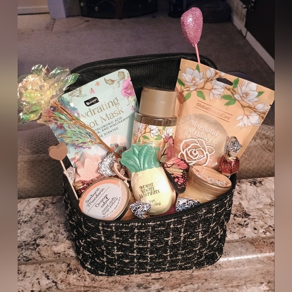 Luxury Custom Pamper Me Spa Women's Gift Basket - Picture 4 of 15
